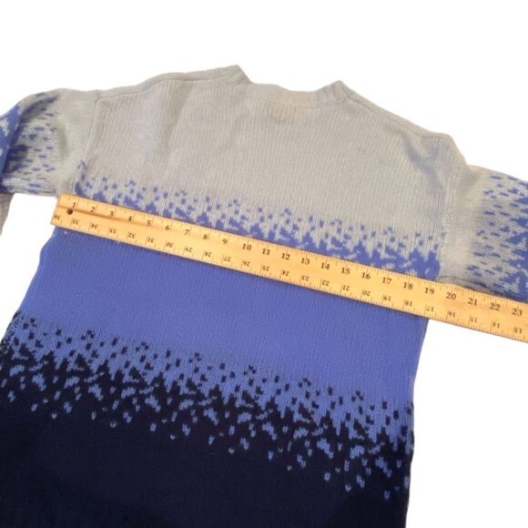 1209 C By Bloomingingdales Cashmere  Crewneck Sweater Blue Snowflakes Size M New - Picture 3 of 7